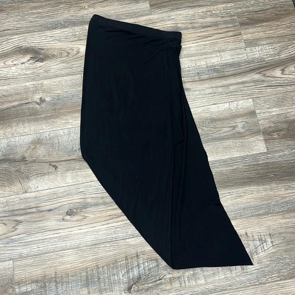 🦄5/25 Black Asymmetrical skirt - Picture 3 of 4